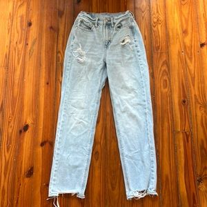 American Eagle women’s jeans size 00 regular. Light wash and high rise.